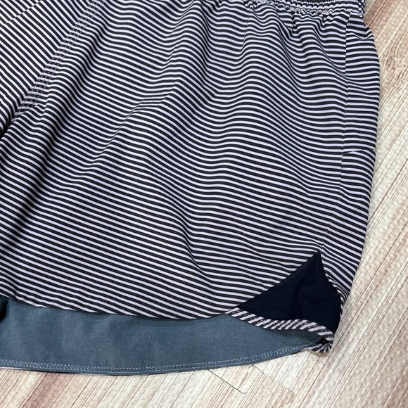 Lululemon Go The Distance Shorts [13112] - Picture 7 of 11